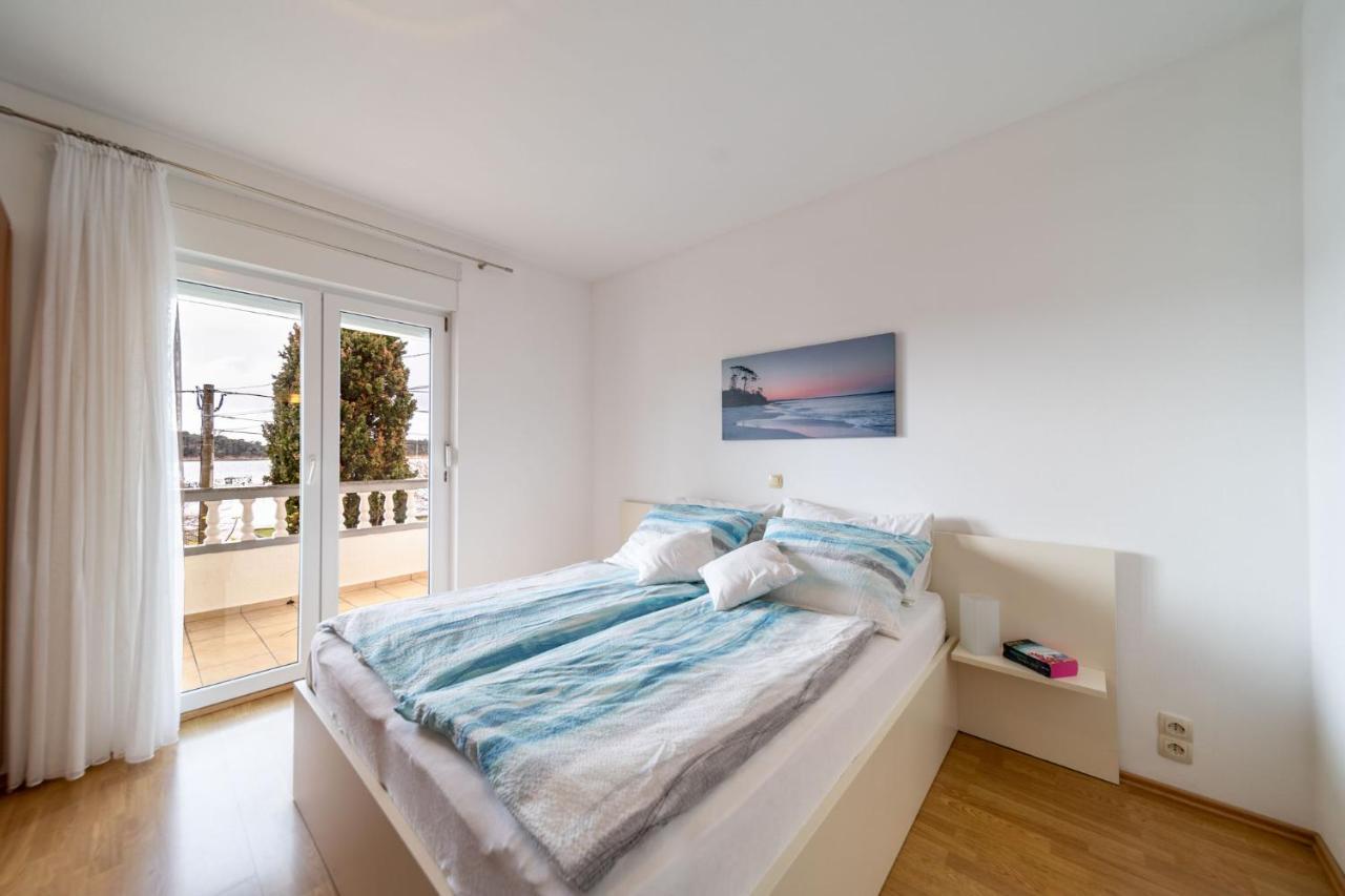 Apartmani Devcic Palit Exterior photo