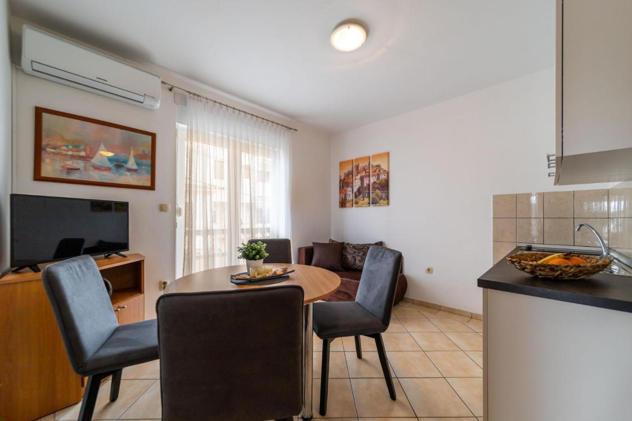 Apartmani Devcic Palit Exterior photo