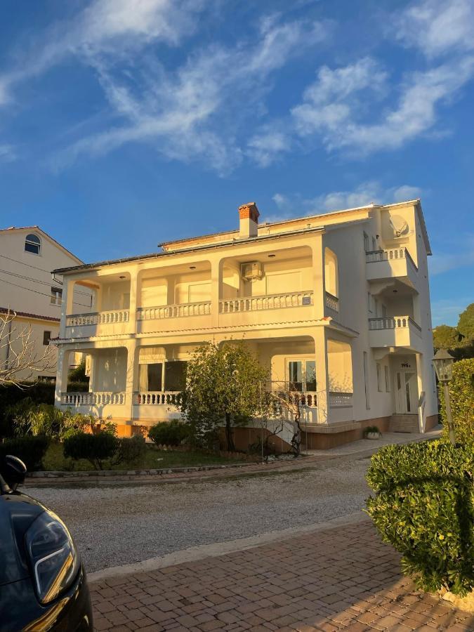 Apartmani Devcic Palit Exterior photo